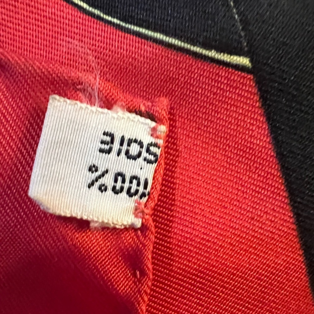 Hermès Esperon D’Or Red and Gold Silk Scarf - Picture 5 of 9